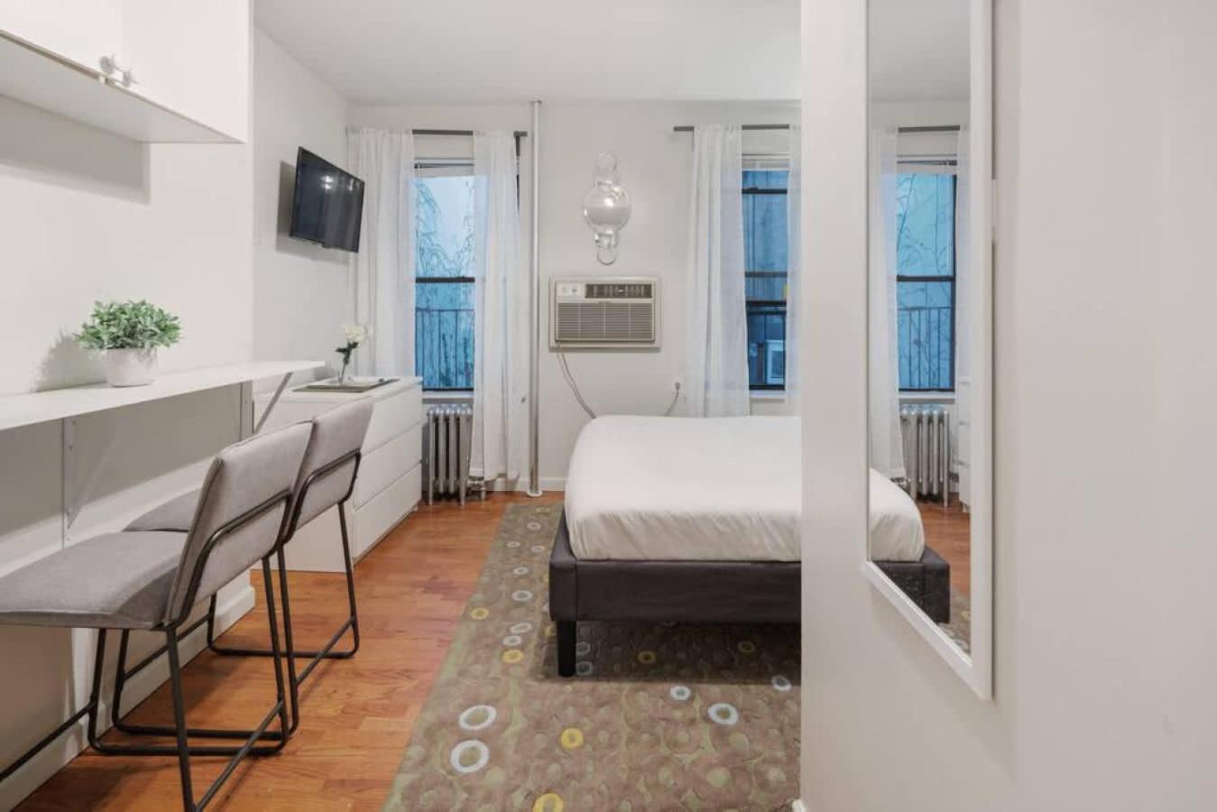 Cozy In Times Square And Nearby Restaurants Apartment *